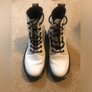 Doc Martens LUANA White Leather Ankle Combat Boots Women's Sz 8 Air Wair